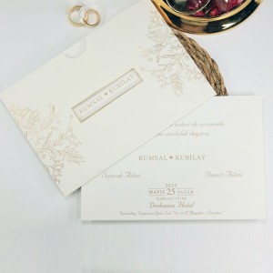 Yatay Üstü Açık Yaldız Süslemeli Zarflı Düğün Davetiyesi