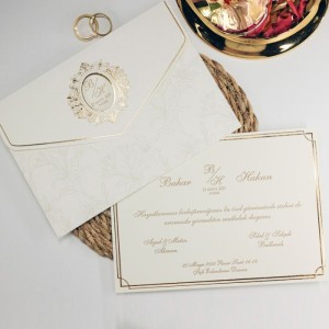 Zarfı Yaldız Desenli Pencereli Özel Davetiye Modeli