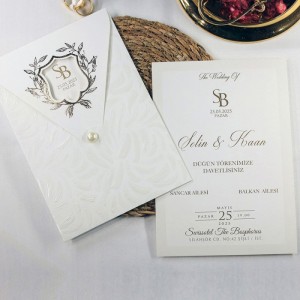 İnci Aksesuarlı Zarfı Kabartmalı Pencereli Düğün Davetiyesi