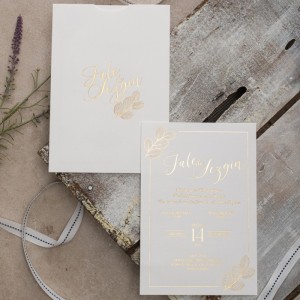 Krem Rengi Sade İçi Zarfı Yaldız Süslemeli Düğün Davetiyesi