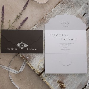 Özel Dalgalı Kesim Üstten Alttan Katlamalı Davetiye Modeli