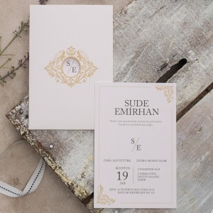 Krem Rengi Zarfın Ortası Pencereli Yaldız Süslemeli Davetiye Modeli