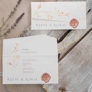 Mühür Görünümlü Üstten Katlamalı Geçmeli Çiçekli Davetiye Modeli