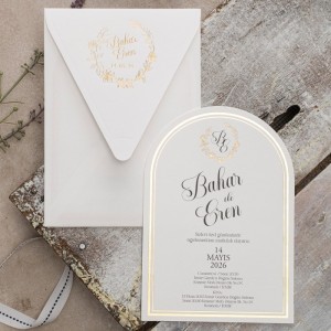 İçi Oval Kesimli Yaldız Süslemeli Zarfı Yaldız Baskılı Düğün Davetiyesi