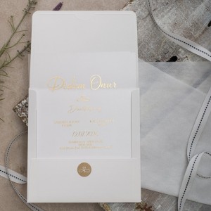 İçi Asetata Yaldız Baskılı Krem Kare Zarflı Davetiye Tasarımı