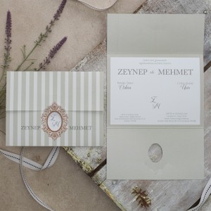 Çizgili Tasarımlı Pencereli Katlamalı Davetiye Modeli