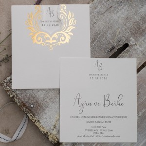 Özel Kesim Kare Zarfa Altın Yaldız Süslemeli Düğün Davetiyesi