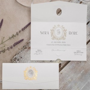 Krem Kağıttan Pencereli Katlamalı Yaldız Süslü Davetiye Modeli