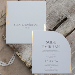 İçi Oval Kesimli Zarf İç Yaldız Süslemeli Kare Düğün Davetiyesi