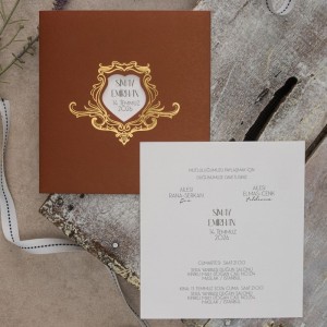 Kahverengi Kare Pencereli Zarfa Yaldız Süslemeli Düğün Davetiyesi