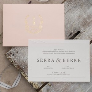 Pembe Yatay Tasarımlı Zarfı Yaldız Baskılı Davetiye Modeli