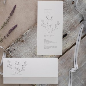 Zarfı İçi Çiçek Tasarımlı Katlamalı Zarflı Davetiye Modeli