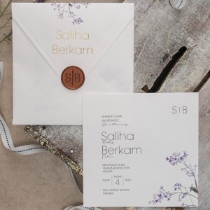 Zarfı İçi Çiçek Kombinli Kare Mühürlü Düğün Davetiyesi
