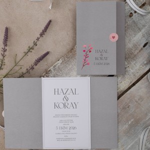 Gri Soldan Sağdan Katlamalı Kalp Etiketli Düğün Davetiyesi