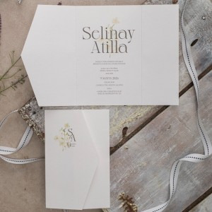 Soldan Sağdan Katlamalı Sade Çiçekli Düğün Davetiyesi