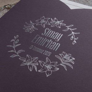 Siyah Kare Özel Kesim Zarfa Yaldız Baskılı Davetiye Tasarımı