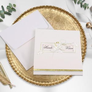 İçi Krem Katlamalı Kare Yaldız Süslemeli Düğün Davetiyesi