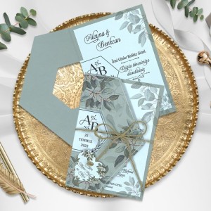 Soldan Katlamalı Yeşil Çiçek Desenli İpli Davetiye Modeli