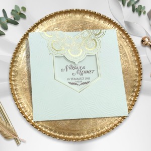 Üst Kısmı Yaldız Süslemeli Pencereli Zarflı Davetiye Modeli