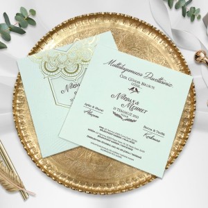 Üst Kısmı Yaldız Süslemeli Pencereli Zarflı Davetiye Modeli