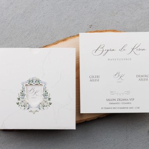 Beyaz Sade Kare Zarfa Yaldız Süslemeli Davetiye