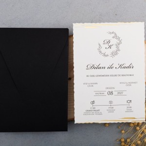 Siyah Üçgen Kapaklı Sade Zarflı Düğün Davetiyesi
