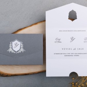 Gri Zemine Gümüş Yaldız Süslemeli Katlamalı Düğün Davetiye