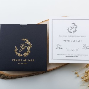 İçi Sade Üstü Açık Siyah Zarfa Yaldız Baskılı Düğün Davetiyesi