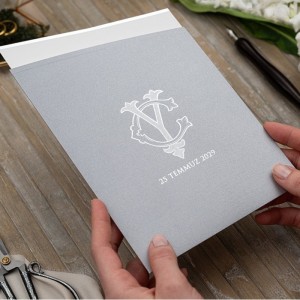 Gri Özel Kesim Zarfa Yaldız Süslemeli Düğün Davetiyesi