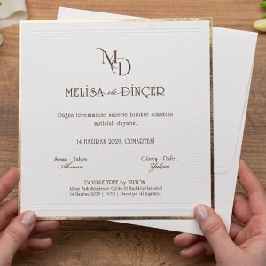 Krem Kare Zarflı Sade Kenarı Yaldızlı Düğün Davetiyesi