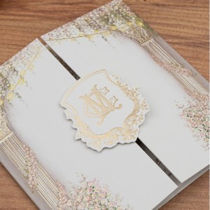 Krem Çiçek Mizanpajlı Mukavva Katlamalı Çantalı Düğün Davetiyesi