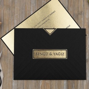 Siyah Yatay V Detaylı İçi Altın Renkli Lüks Davetiye