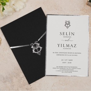 Siyah Zarf Beyaz Karta Gümüş Yaldız Süslemeli Davetiye Modeli