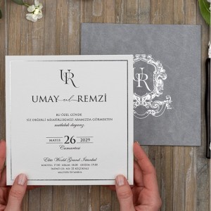 Gri Kare Zarflı İçi Beyaz Yaldız Süslemeli Davetiye