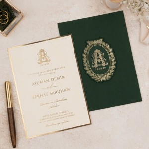 Yeşil Zarfa Yaldız Süslemeli İçi Krem Davetiye Tasarımı