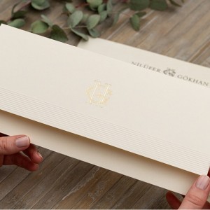 Krem Yatay Katlamalı Zarflı Sade Davetiye