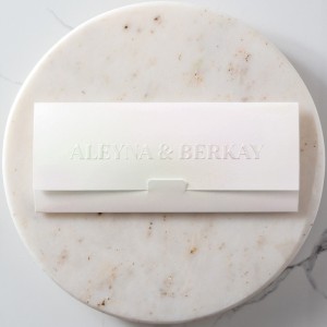 Dışı Kabartma Baskılı Üstten Katlamalı Geçmeli Davetiye Modeli