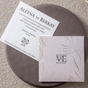 Yaprak Desenli Zarfı Baskılı Kare Düğün Davetiyesi