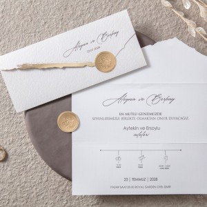 Katlamalı Altın Yaldız Süslemeli Etiketli Düğün Davetiyesi