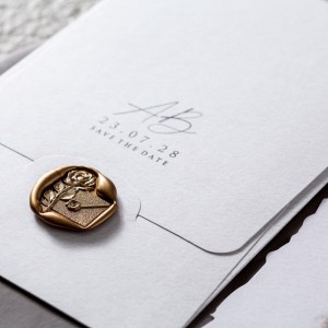 Kenarları Tırtıklı Beyaz Zarflı Mühürlü Düğün Davetiyesi