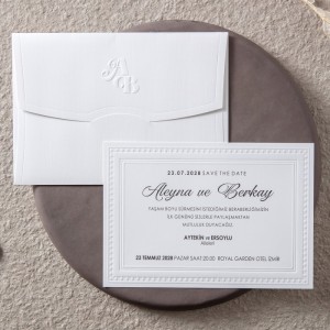 İç Kenarı Kabartma Dokulu Zarfa Kabartma Baskılı Düğün Davetiyesi