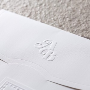 İç Kenarı Kabartma Dokulu Zarfa Kabartma Baskılı Düğün Davetiyesi