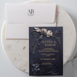 İçi Siyah Zemine Çiçekli Desenli Krem Zarflı Düğün Davetiyesi