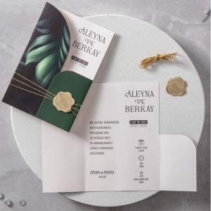 Yeşil Yaprak Desenli Katlamalı Mühür Görünümlü Aksesuarlı Düğün Davetiyesi