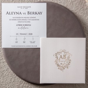 Krem Kare Zarfa Altın Yaldız Baskılı Düğün Davetiyesi