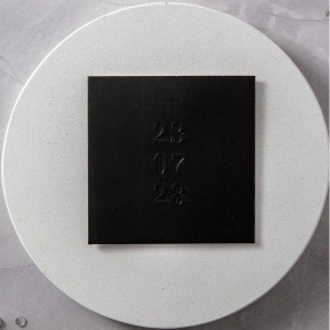 Siyah Fantazi Kağıda Kabartma Baskılı Sade Düğün Davetiyesi