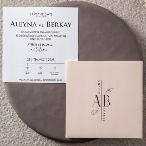 Pembe Kare Zarfa Siyah Sade Baskılı Düğün Davetiyesi