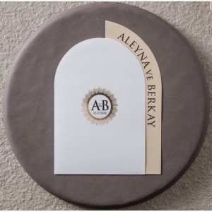 Oval Yaldız Süslemeli Zarflı İçi Özel Tasarım Davetiye Modeli