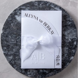 Kapağı Oval Kesim Kabartma Baskılı Fiyonklu Davetiye Modeli