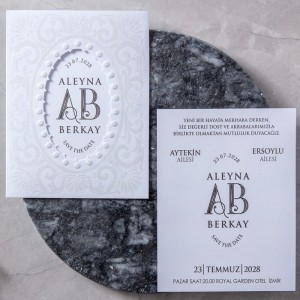 Kabartma Dokulu Ortası Oval Pencereli Sade Düğün Davetiyesi